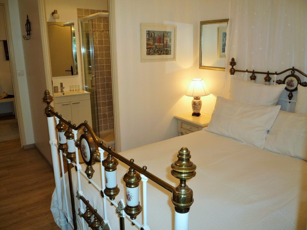Chez Edell Bed & Breakfast Монпазие Стая снимка